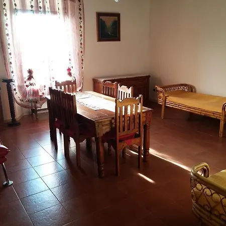Casa Cambrogiano بيت للعطل *
